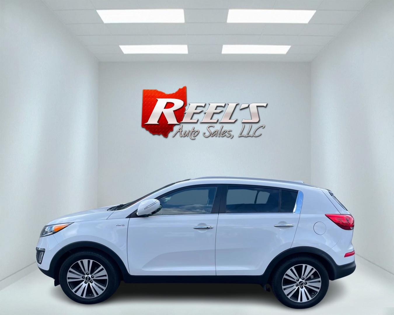 2016 White /Black Kia Sportage EX AWD (KNDPCCAC4G7) with an 2.4L I4 DOHC 24V engine, 6-Speed Automatic transmission, located at 11115 Chardon Rd. , Chardon, OH, 44024, (440) 214-9705, 41.580246, -81.241943 - This 2016 Kia Sportage EX Premium AWD is a compact SUV that combines sportiness, comfort, and functionality. It is equipped with a 2.4L four-cylinder engine that delivers 182 horsepower and 177 lb-ft of torque, mated to a six-speed automatic transmission. The EX Premium trim comes with advanced safe - Photo#13